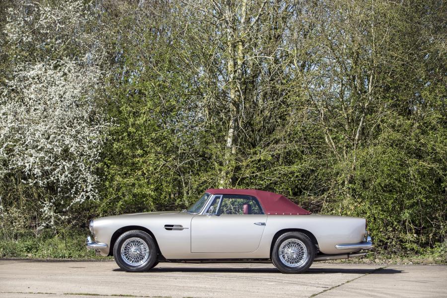  Aston Martin DB4 Convertible 1962 года  (фото 17 из 41)
